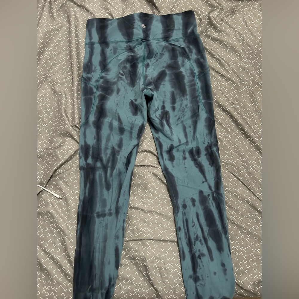 Lululemon leggings size 6